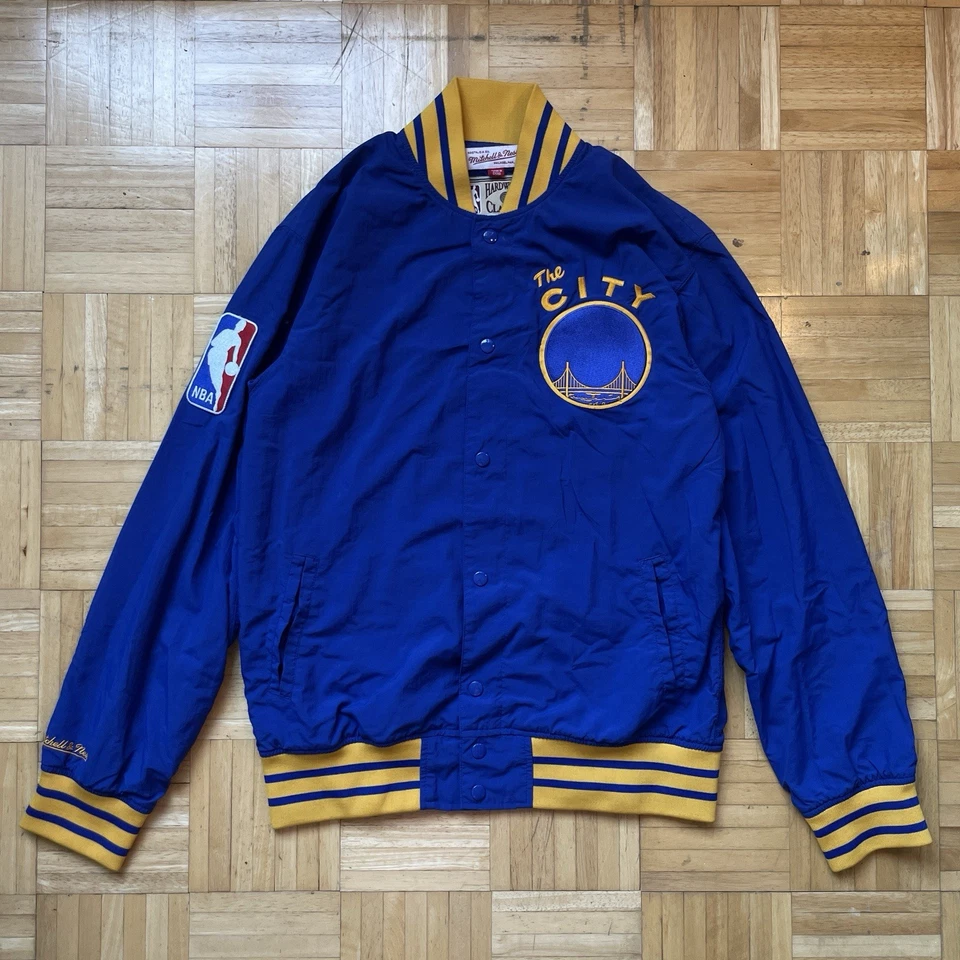 Chaqueta Mitchell & Ness NBA Golden State Warriors The City Mediana Calentamiento Azul Foto 1 de 4