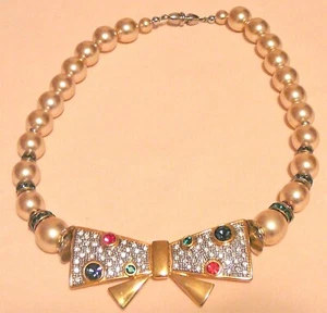 Parisian Fashion Faux Pearl and Bow Necklace - Bild 1 von 1