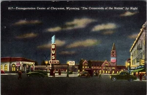 Transportzentrum Busdepot Cheyenne Wyoming bei Nacht Postkarte - Bild 1 von 2