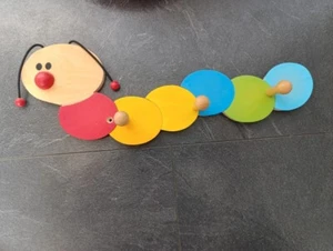 Kinderuhr und Kleiderhaken - Bild 1 von 3