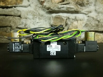 PARKER B552ADH53C 4w 2P Double Solenoid valve  New in box - Image 1 of 3