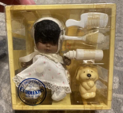 Nova Boneca Africana Goldberger Cuddlekins Vintage Colecionável 7” Tynee Drinks Wets - Imagem 1 de 4