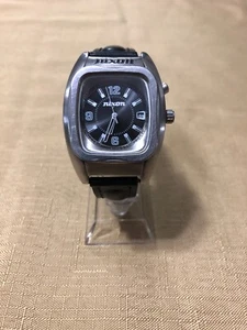 Herrenuhr Nixon "The Powerslave" mit Datum, Hintergrundbeleuchtung, funktioniert, neue Batterien - Bild 1 von 6