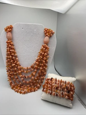 Juego de pulsera collar anudado multihilo graduado con astillas de coral y ámbar Sajen Foto 1 de 4