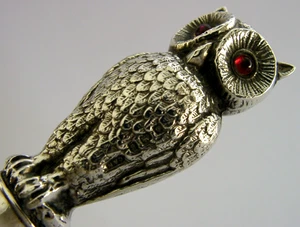 RARE ENGLISH STERLING SILVER HANDLED OWL BUTTON HOOK 1906 ANTIQUE GEM EYES - Picture 1 of 9