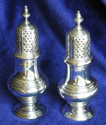 Par de saleros y pimenteros CRICHTON & Co. ~ plata de ley ~ 4" de alto ~ 1934 Foto 1 de 4