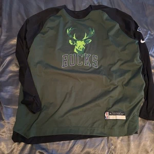 Nike Milwaukee Bucks NBA Team Issue Long Sleeve Shirt Mens Size XLarge - Picture 1 of 5