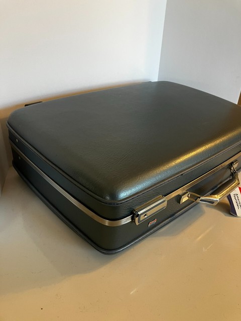 Lot - A VINTAGE LOUIS VUITTON SOFTSIDED SUITCASE, AMERICAN, 1970s