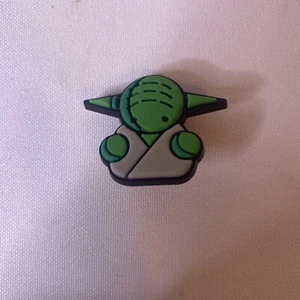 Dije para zapatos Baby Yoda - Imagen 1 de 2