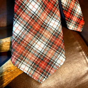 Men's Hand Woven Scottish Patterned Unbranded Necktie. - Picture 1 of 3