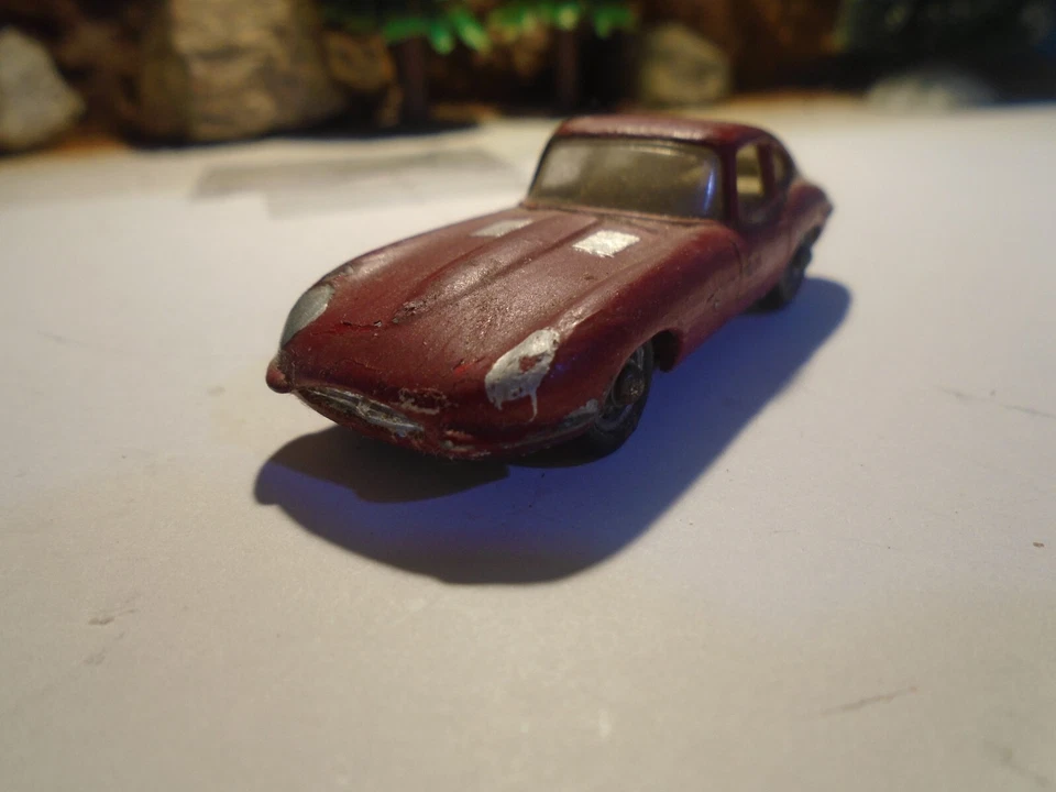LESNEY 1960'S  VINTAGE DIECAST No 32  "E" TYPE JAGUAR, MADE ENGLAND   5-170-1-5 - Image 1 of 4