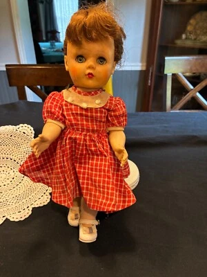 Muñeca Eegee Walker vintage 13" de alto con ropa y zapatos originales, +70 años Foto 1 de 4