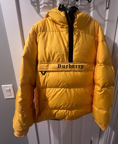 giubbotto burberry puffer giallo ?