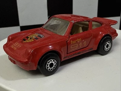 Спичечный коробок 1978 Porsche 911 Turbo красный - двери открыты - Изображение 1 из 4