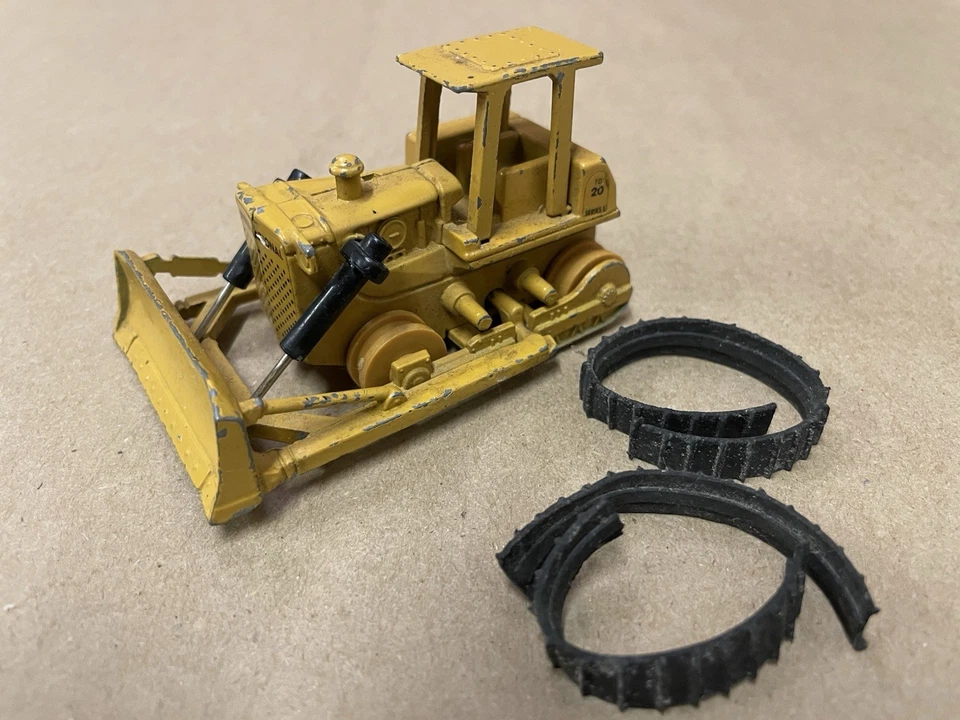 1/64? International TD 20 Series E Bulldozer, ERTL - Image 1 of 1