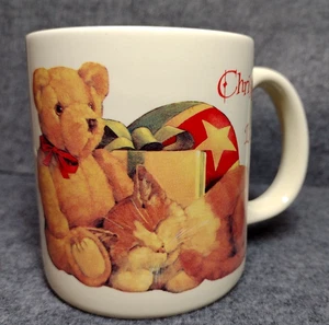 Taza de café AGC Christmas is Love Cat Sleeping con oso de peluche 12 oz de colección - Imagen 1 de 10