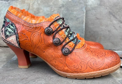 SOCOFY Pumps (41/9) Fancy Burnt Orange Tooled Leather Lace Jacquard Mid Heel - Image 1 of 4