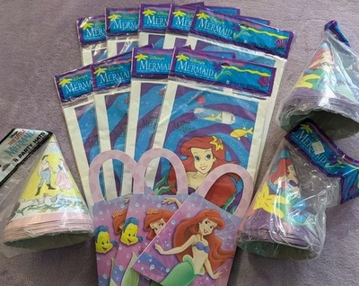 Lote de regalos de fiesta de Disney de colección Sirenita 99 piezas bolsas de botín sombreros RARO Foto 1 de 4
