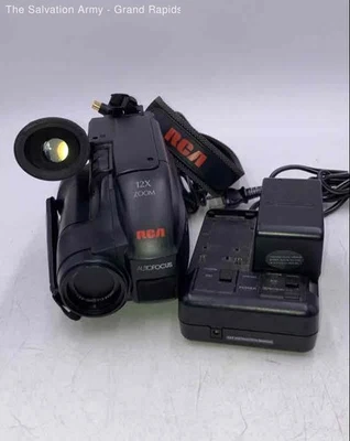 RCA Small Wonder CC800 Black 12X Zoom Auto Focus VHS Handheld Camcorder - Image 1 of 4