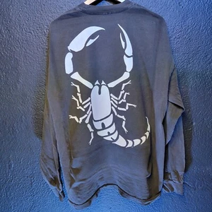 WCW STING INDIVIDUELLES LANGARMSHIRT MIT 2-SEITIGEM DRUCK auf Bestellung bei Shaka Wear  - Bild 1 von 3