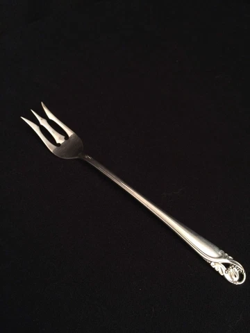 International Sterling SPRING GLORY silver olive fork 4 3/4", Post-1940, no mono Cover