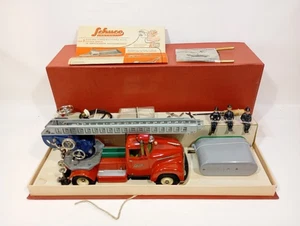 Schuco 6080 Feuerwehr im Originalkarton (73937) - Bild 1 von 15