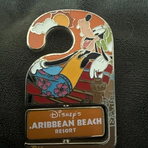 DISNEY WDW DO NOT DISTURB SIGN CARIBBEAN BEACH RESORT GOOFY SPINNER LE 1500 PIN - Picture 1 of 3