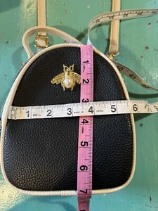 Bolso Bandolera Pequeño Negro con Abejorro 3 Secciones con Cremallera Correa Larga - Imagen 1 de 7