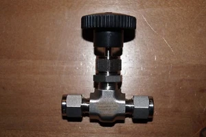 Fitok General Purpose Needle Valve 1/4 in. Needle Valve 5000 psig(NGHSS-FL4-7-Y) - Picture 1 of 6
