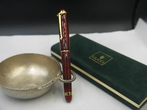 Gucci Red Marble Resin LOGGO Fountain Pen - NEW IN BOX - Picture 1 of 12