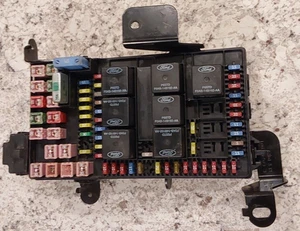 2002 2003 FORD SUPER DUTY EXCURSION F250 F350 FUSE BLOCK BOX 2C7T-14A067-AP - Picture 1 of 7