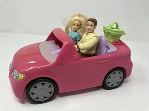 Coche convertible Fisher Price Loving Family Sound Music rosa + figuras de mamá papá - Imagen 1 de 16