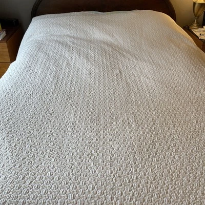 Crate and Barrel Dottie White Jacquard Woven Dots  Coverlet Full Queen Portugal - Image 1 of 4