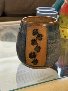 Vaso de cerámica de los Apalaches oso pistas estampado de pata estudio cerámica esmalte azul - Imagen 1 de 1