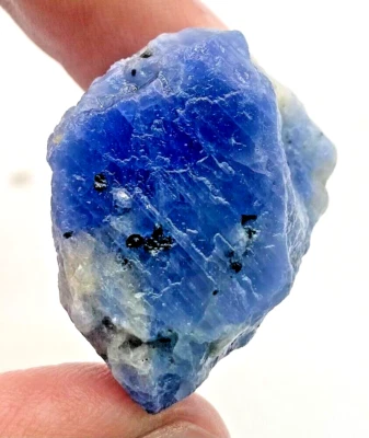 162CT. Rough Blue Sapphire Top Colors Natural Untreated 100% - Image 1 of 3