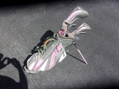 RIGHT HAND MAXFLI GIRLS JUNIOR GOLF SET FOR JR. 54" TALL - Image 1 of 4