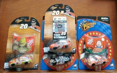 Lote de 4 NASCAR Winners Circle Tony Stewart #20 1:64 Diecast Cars Peanuts, Shrek Foto 1 de 4