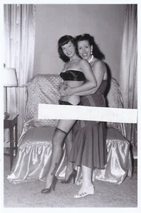 1950's Pin-Up Queen-Bettie Page & Irving Klaw's Sister-Paula-Posing - Picture 1 of 1