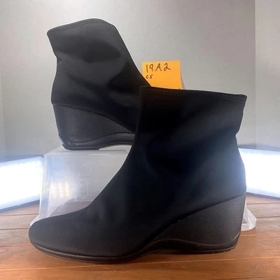 Женские сапоги St John's Bay 10 М черные на танкетке на каблуке сбоку на молнии на лодыжке - Изображение 1 из 4