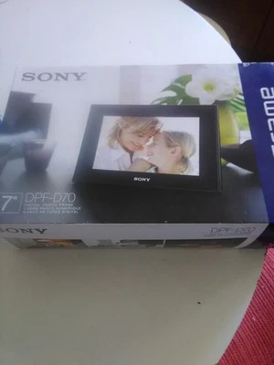 Sony S-Frame digital photo frame - Image 1 of 2
