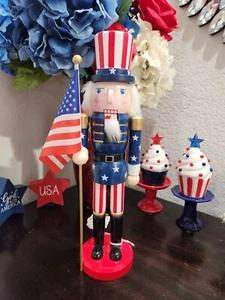 Patriotisch 4. Juli Nussknacker halten Flagge Figur Statue 14" - Bild 1 von 5