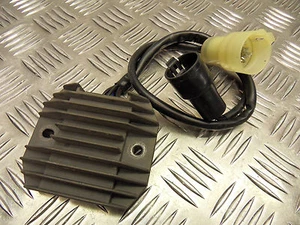 Regulador de voltaje Kawasaki ZX6R J & A1P (SH650-12) 2000 a 2003 - Imagen 1 de 4