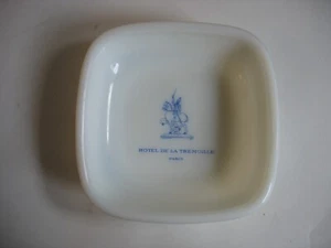 Hotel De La Tremoille Paris Milchglas 4" Untersetzer Aschenbecher Schale Frankreich Opalex - Bild 1 von 7