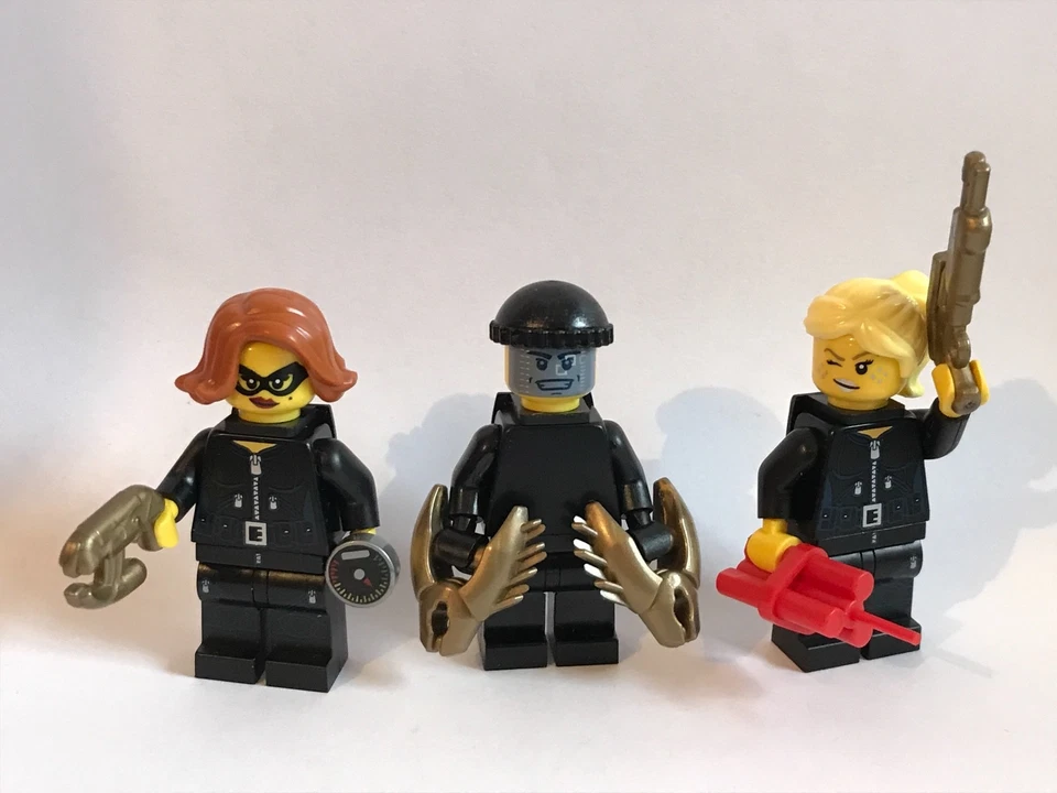 original LEGO parts - 3 POLICE SPECIAL FORCES custom weapon UNIT 3 ladies - Image 1 of 1