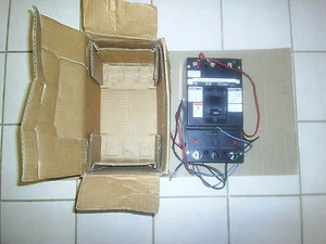 Westinghouse JA 2200 BKR 200 Amp 2 poli 600VAC-250 VDC con allarme campanello e interruttore aux - Foto 1 di 5