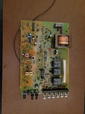 genie promax chain glide 2 controller board 34513 and other parts also available - Image 1 of 4