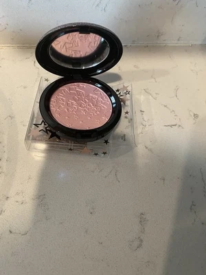 MAC Opalescent Powder Highlighter - Shooting Star - Rare - Image 1 of 3