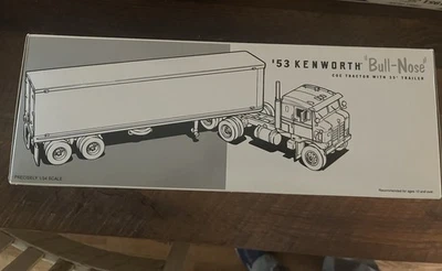 Camión modelo First Gear N remolque Mayflower 53 Kenworth Bullnose Foto 1 de 4
