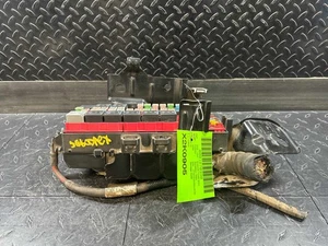 08-10 F250SD 6,4 L caja de fusibles de motor (diesel) - Imagen 1 de 5