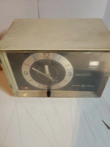 VINTAGE GENERAL ELECTRIC  CLOCK AM RADIO ,ClockWorks ,Radio not working! Parts Cover